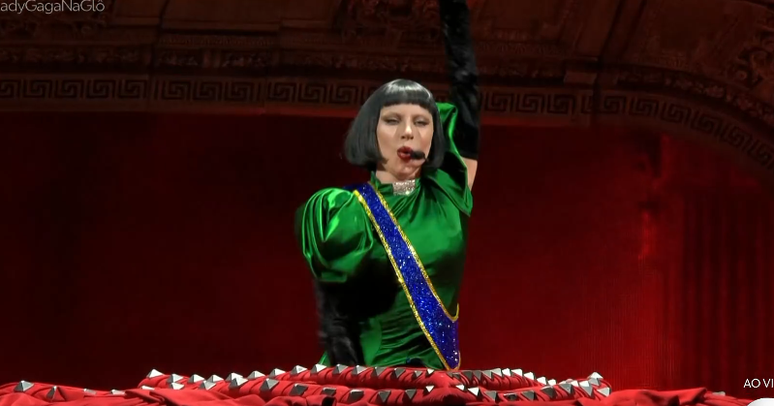 Lady Gaga canta "Judas"
