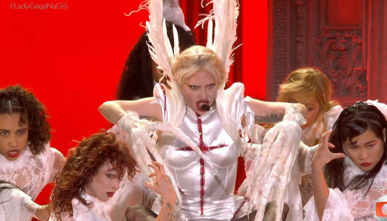 Gaga perfoma "Bad Romance"
