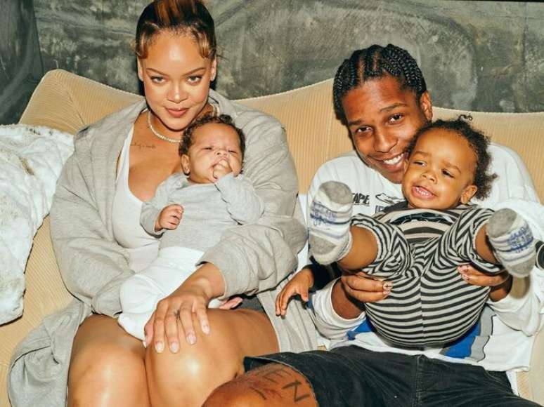 O rapper A$AP Rocky e Rihanna j&aacute; s&atilde;o pais de dois filhos: RZA, de 2 anos, e Riot, de 1