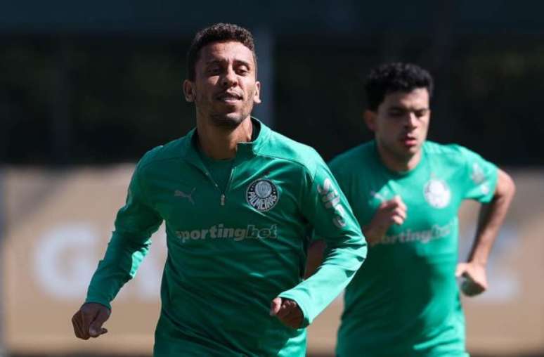 Marcos Rocha (esquerda) e Luighi durante treinamento na Academia de Futebol. (