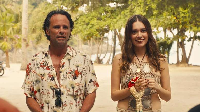 Walton Goggins e Aimee Lou Wood na série The White Lotus
