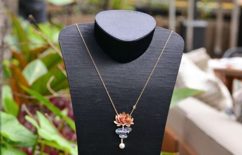 Uma das pe&ccedil;as da joalheria Julio Okubo