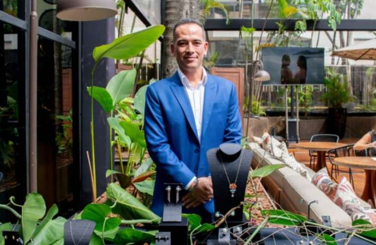 Maur&iacute;cio Okubo &eacute; CEO da joalheria Julio Okubo