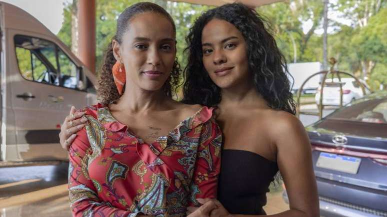 Ta&iacute;s Ara&uacute;jo e Bella Campos