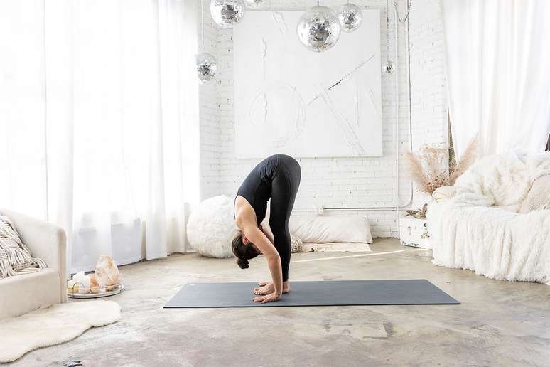 Postura do alongamento intenso ajuda a levar oxig&ecirc;nio para o c&eacute;rebro 