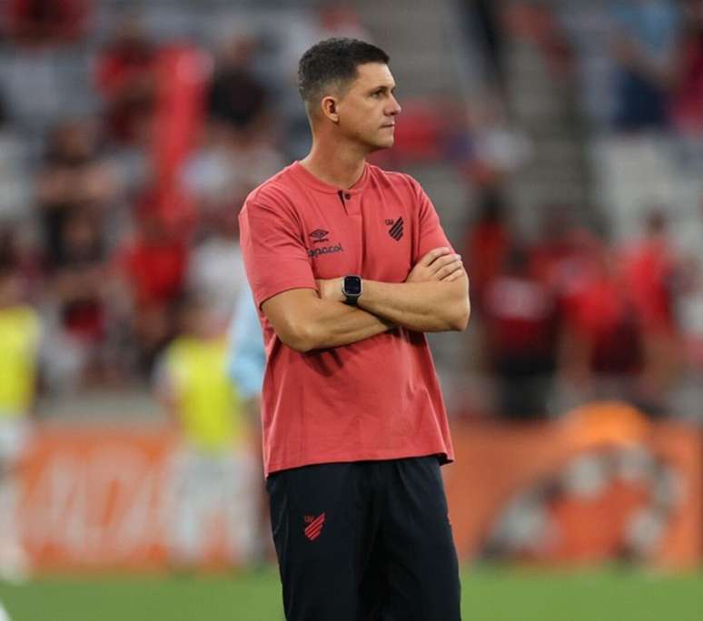 Maurício Barbieri não é mais o treinador do Furacão –