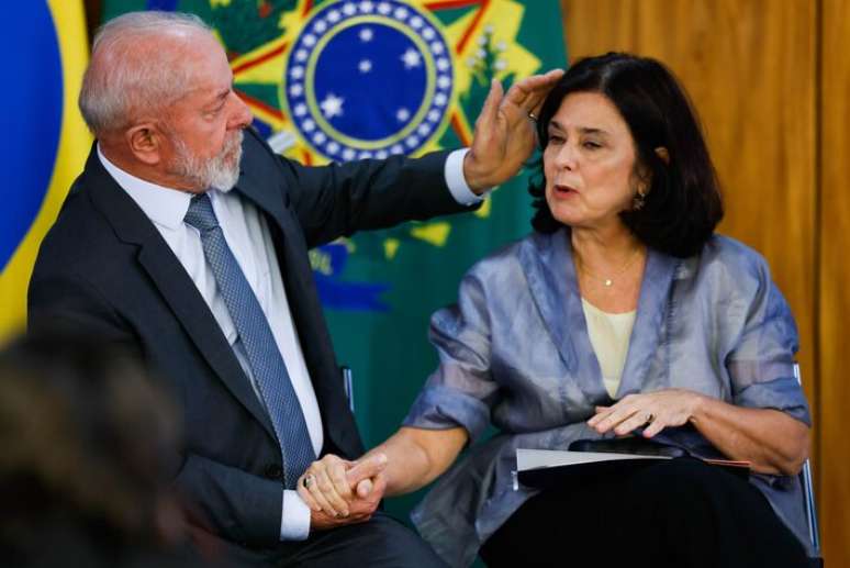 O presidente da Rep&uacute;blica Luiz In&aacute;cio Lula da Silva (PT) j&aacute; trocou quatro ministras de seu governo, entre as quais N&iacute;sia Trindade, da Sa&uacute;de.