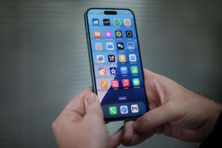 Modelo dobr&aacute;vel deve ser anunciado junto com os iPhones 18 Pro; vers&otilde;es de entrada ficam para 2027