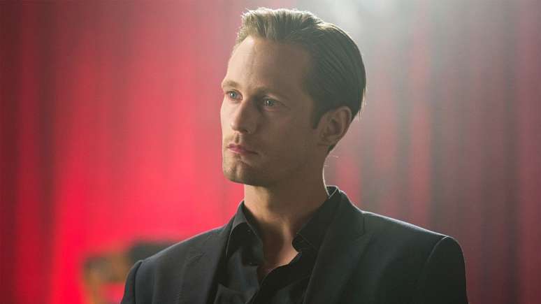 Alexander Skarsg&aring;rd, de True Blood, quer interpretar vers&atilde;o sueca, "bem educada" e sem viol&ecirc;ncia de James Bond