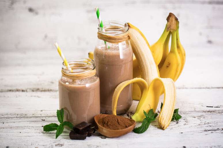 Vitamina termog&ecirc;nica de banana, cacau e canela 