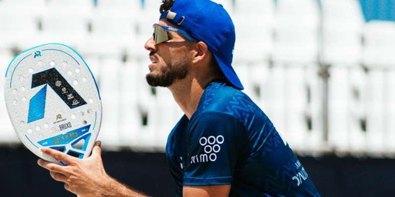 Antomi Ramos de azul 