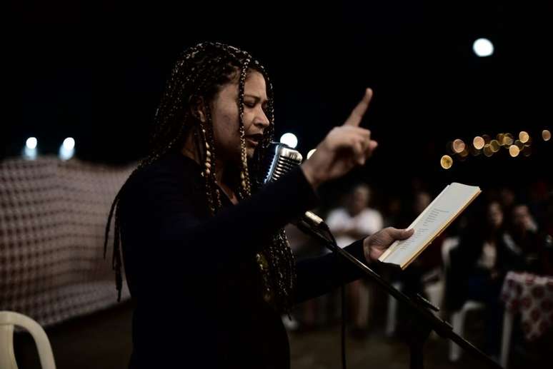 Dinha, autora de poesia e prosa, editora e pós-doutora pela Universidade de São Paulo (USP), do Coletivo Poder e Revolução, 