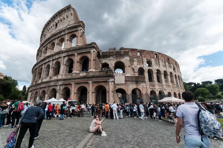 Coliseu, monumento hist&oacute;rico s&iacute;mbolo do Imp&eacute;rio Romano, em Roma