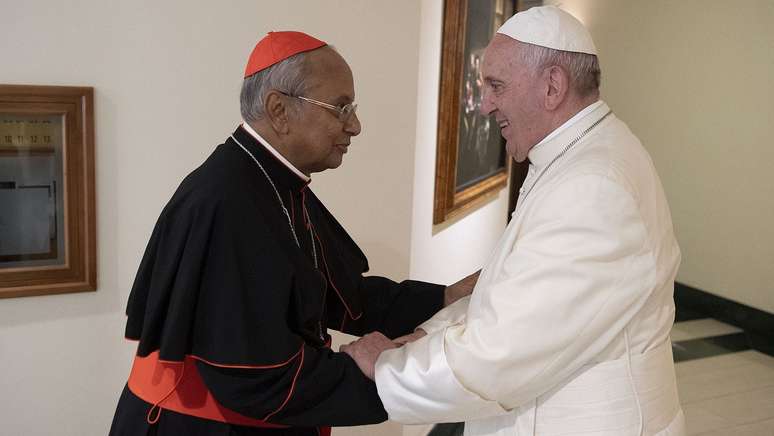 Dom Malcolm Ranjith e papa Francisco durante encontro ocorrido em 2022
