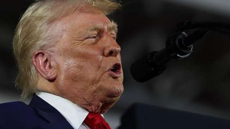 Donald Trump argumenta que universidades 'doutrinam' estudantes com ideologias de esquerda