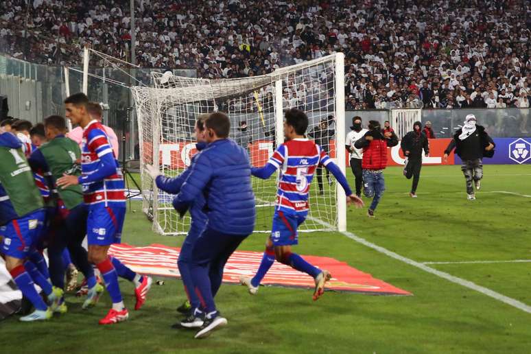 Fortaleza and Collo-Colo meet after episode in Chile Fortaleza and Collo-Colo meet after episode in Chile