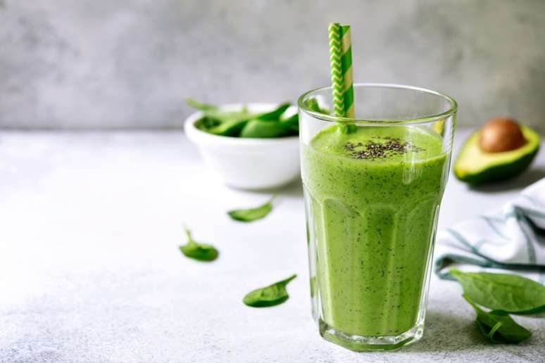 Avocado, spinach and vitamin of chia Avocado, spinach and vitamin of chia