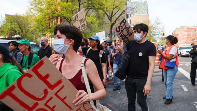 Em protestos, estudantes universit&aacute;rios pedem pelo direito &agrave; liberdade de express&atilde;o