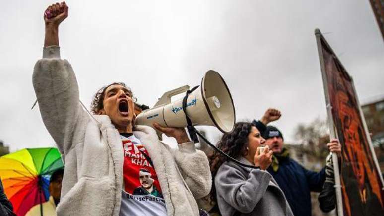 Reportagens indicam que pelo menos 40 estudantes estrangeiros foram deportados por infra&ccedil;&otilde;es pequenas, como multas de tr&acirc;nsito
