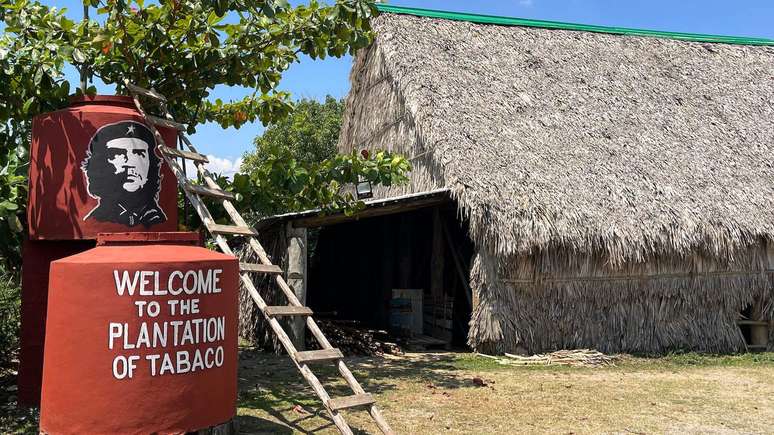 Entrada da Finca La Esmeralda, local onde agricultores plantam tabaco e recebem turistas para vender charutos artesanais
