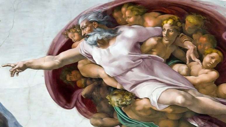 Mulher misteriosa aparece embaixo dos bra&ccedil;os de Deus na pintura