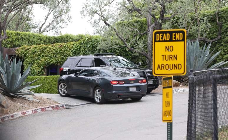 Vis&atilde;o geral do port&atilde;o externo da casa de Jennifer Aniston em 5 de maio de 2025 em Bel Air 
