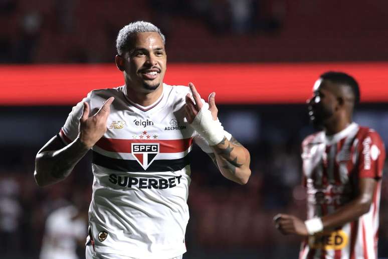 Luciano (São Paulo) celebrando seu gol contra o Náutico, no dia 29.04.2025