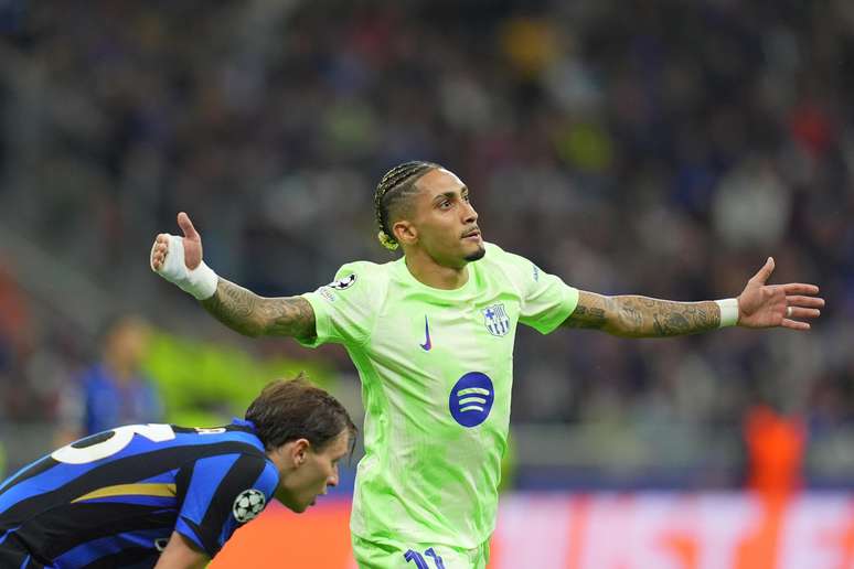 Raphinha comemora gol contra a Inter de Milão