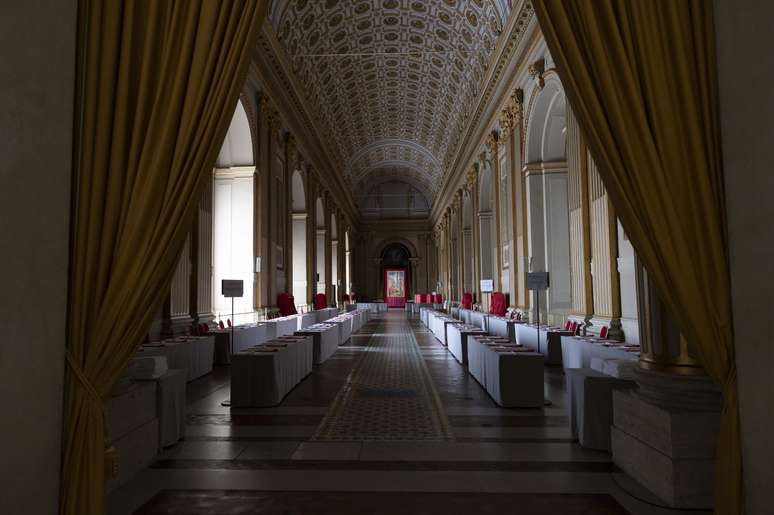 Vaticano divulga imagens da Capela Sistina pr&eacute;-conclave