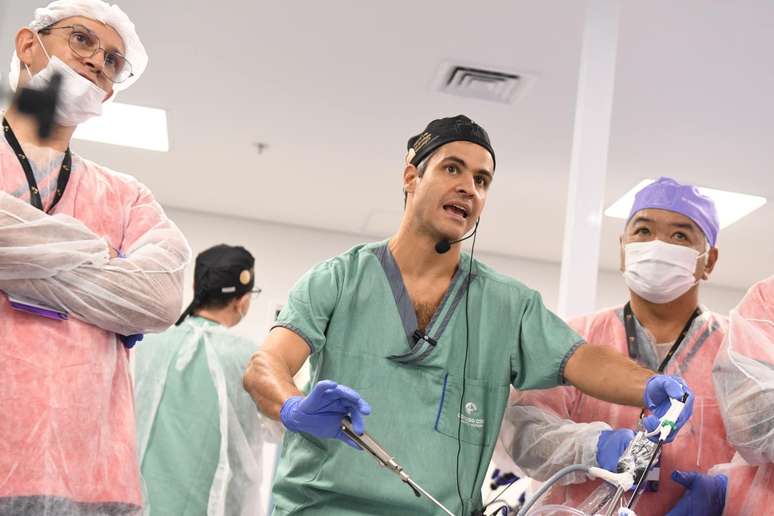 The online mentor enables surgeons in complex procedures The online mentor enables surgeons in complex procedures