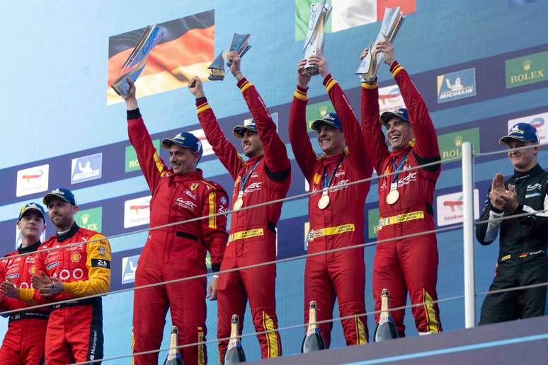 Giovinazzi, Calado y Pier Guidi celebrando la victoria en Imola
