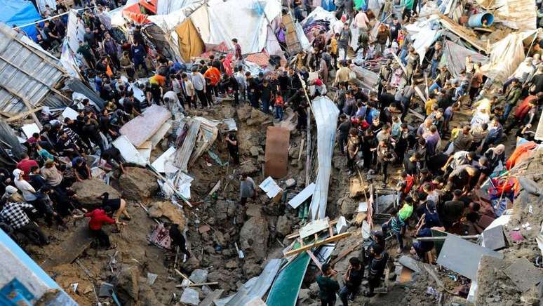 The Israeli bombings killed more than 2,500 Palestinians in Gaza from March 18th, say the health officials The Israeli bombings killed more than 2,500 Palestinians in Gaza from March 18th, say the health officials