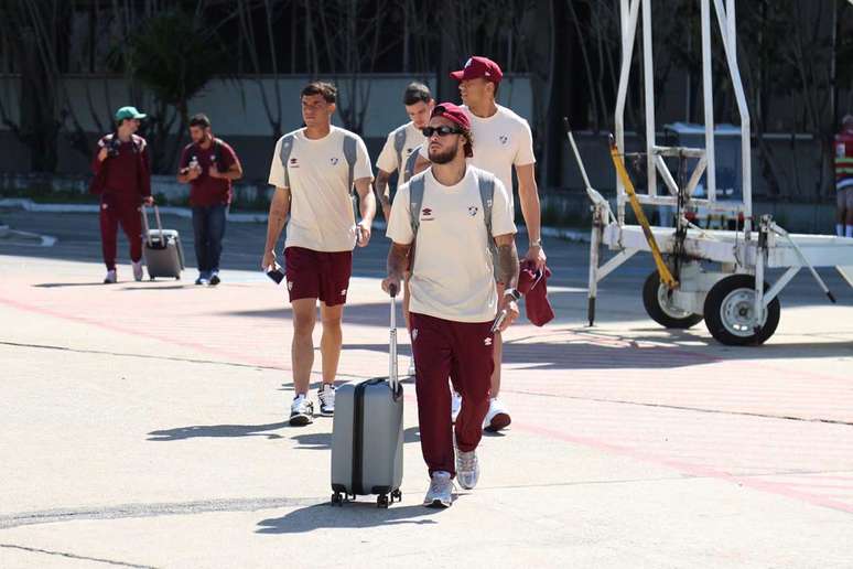 Fluminense embarcou para La Paz, na Bolívia, com um grupo repleto de jovens e reservas –