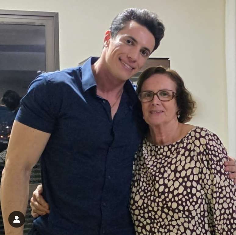 O médico Luiz Antonio Garnica e sua mãe Elizabete Arrabaça tiveram a prisão temporária decretada pela morte de Larissa, mulher dele.