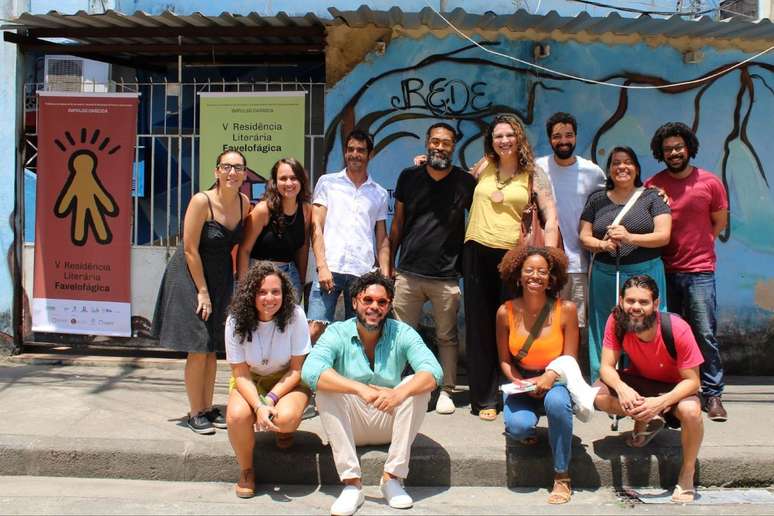 Autores e, principalmente, autoras marcam os dez anos do Bando Editorial Favelofágico no Complexo de Manguinhos (RJ)