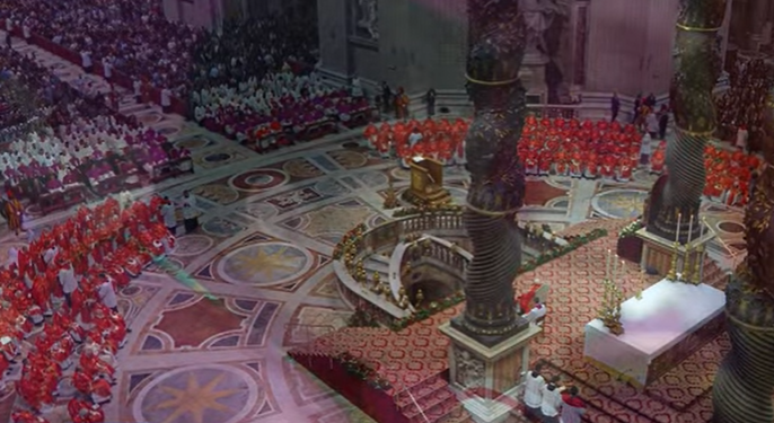 Missa é celebrada no Vaticano antes do início do conclave
