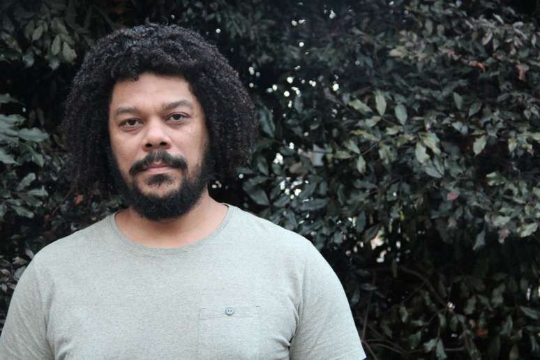Daniel de Abreu Brazil lança Porque as Lágrimas não Vertem abordando crises emocionais silenciosas e frequentes, compulsões e isolamentos.