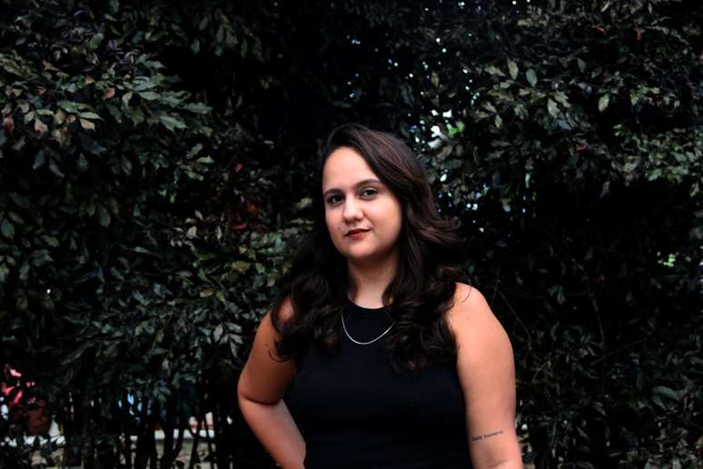 No romance de Isabel Marz, Mímesis, a narradora se depara com um universo de possibilidades, sobretudo quando surge um trabalho inédito.