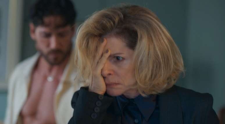 Odete Roitman levou um tapa de seu gigolô no capítulo 29, exibido em 2 de maio: entrada da vilã não fez audiência subir