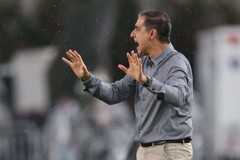 Renato Paiva durante a vitória do Botafogo sobre o Carabobo 