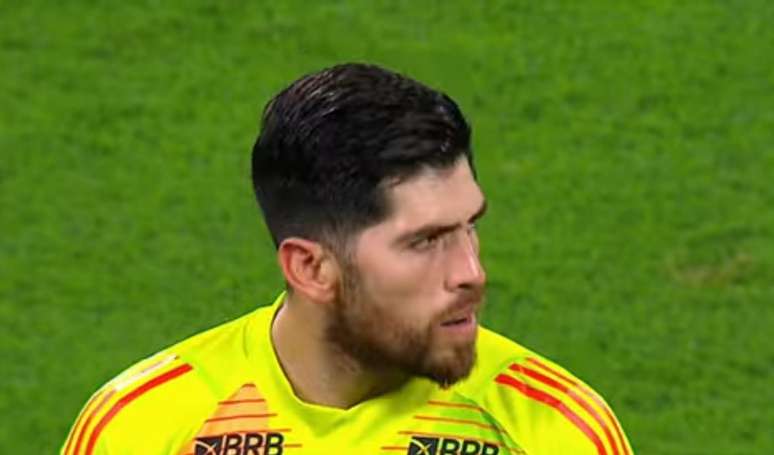 The goalkeeper Flamengo Rossi has a car stroke of four shots in robbery attempts after landing in RJ. Find out how you are a player The goalkeeper Flamengo Rossi has a car stroke of four shots in robbery attempts after landing in RJ. Find out how you are a player