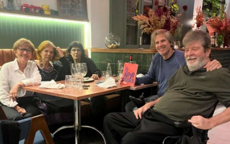 Walter Salles se reúne com família Paiva após lançamento de 'O Novo Agora', de Marcelo Rubens Paiva