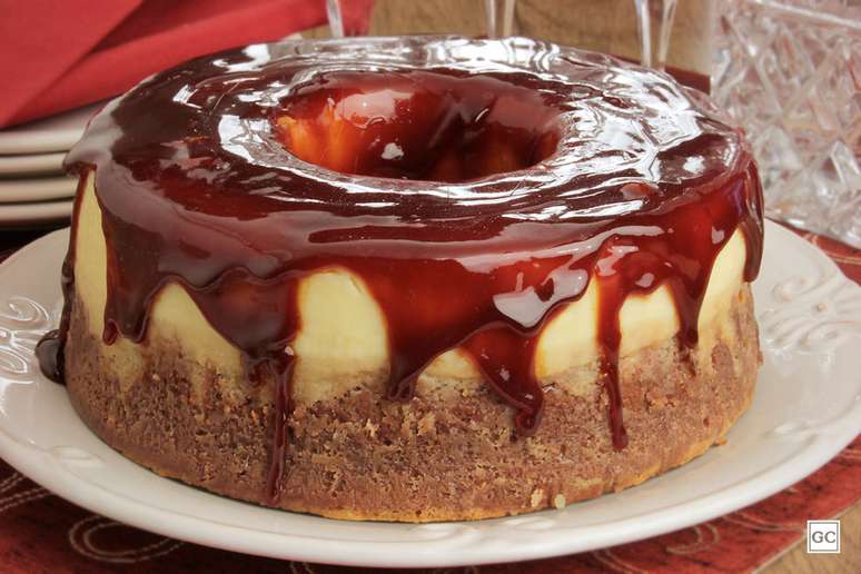 Bolo-pudim de chocolate com leite em pó – Foto: Guia da Cozinha