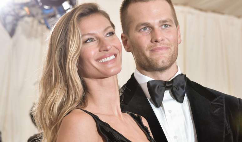 Tom Brady lamenta ter decepcionado filhos após piadas sobre separação de Gisele Bündchen: 'Eles protegem a mãe'.
