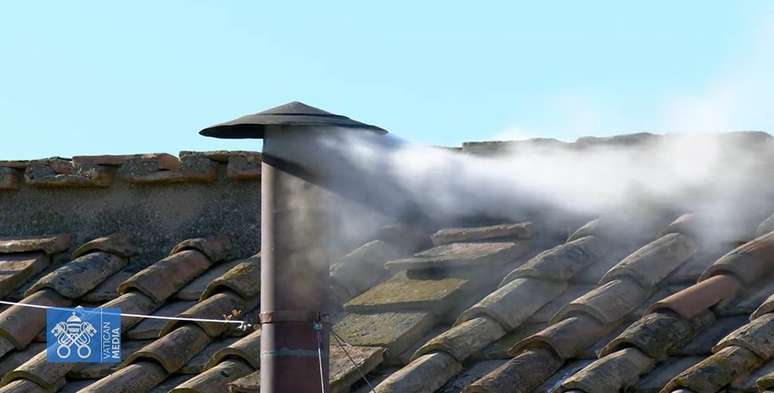 Fuma&ccedil;a branca &mdash;