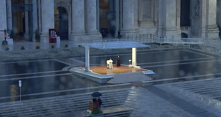 Papa Francisco faz ben&ccedil;&atilde;o na Pra&ccedil;a de S&atilde;o Pedro durante a pandemia