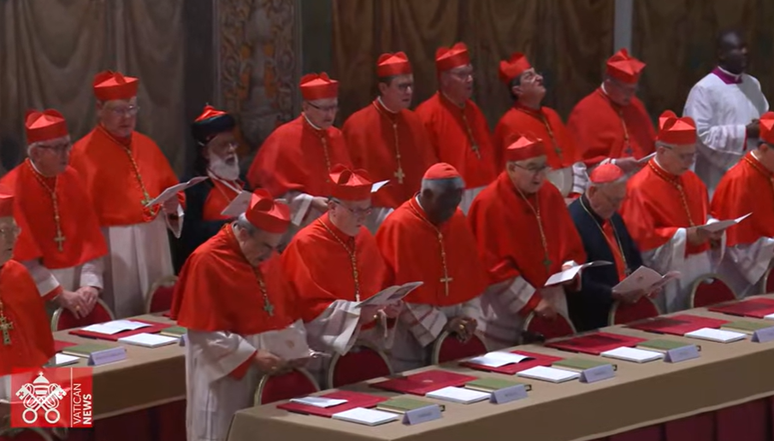 Understand why some cardinals wear black clothes on the conclave