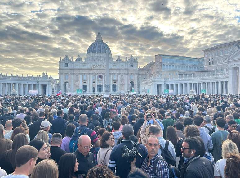 “Everyone was everyone’s brother”: guides reports the emotion in Piazza di San Pietro with the announcement of Pope Leo XIV “Everyone was everyone’s brother”: guides reports the emotion in Piazza di San Pietro with the announcement of Pope Leo XIV
