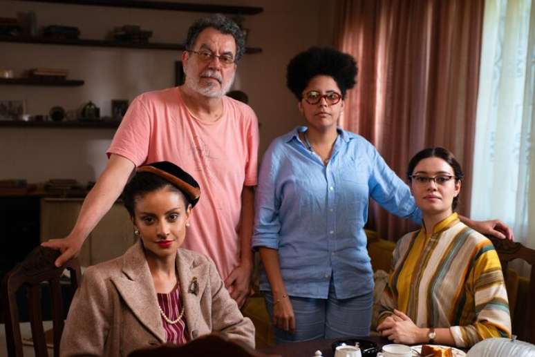 Jorge Furtado, Yasmin Thayná, Gabriela Correa e Sophie Charlotte nos bastidores de 'Virgínia e Adelaide'