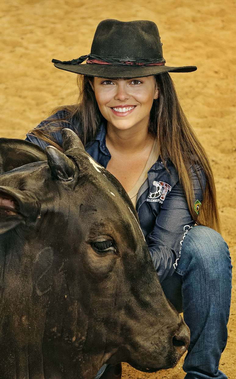 Giovanna Tibery se dedica à criação da raça Zebu, na Fazenda São João -